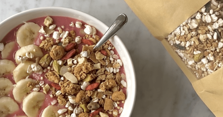 raspberry granola smoothie bowl (vegan + gluten free)