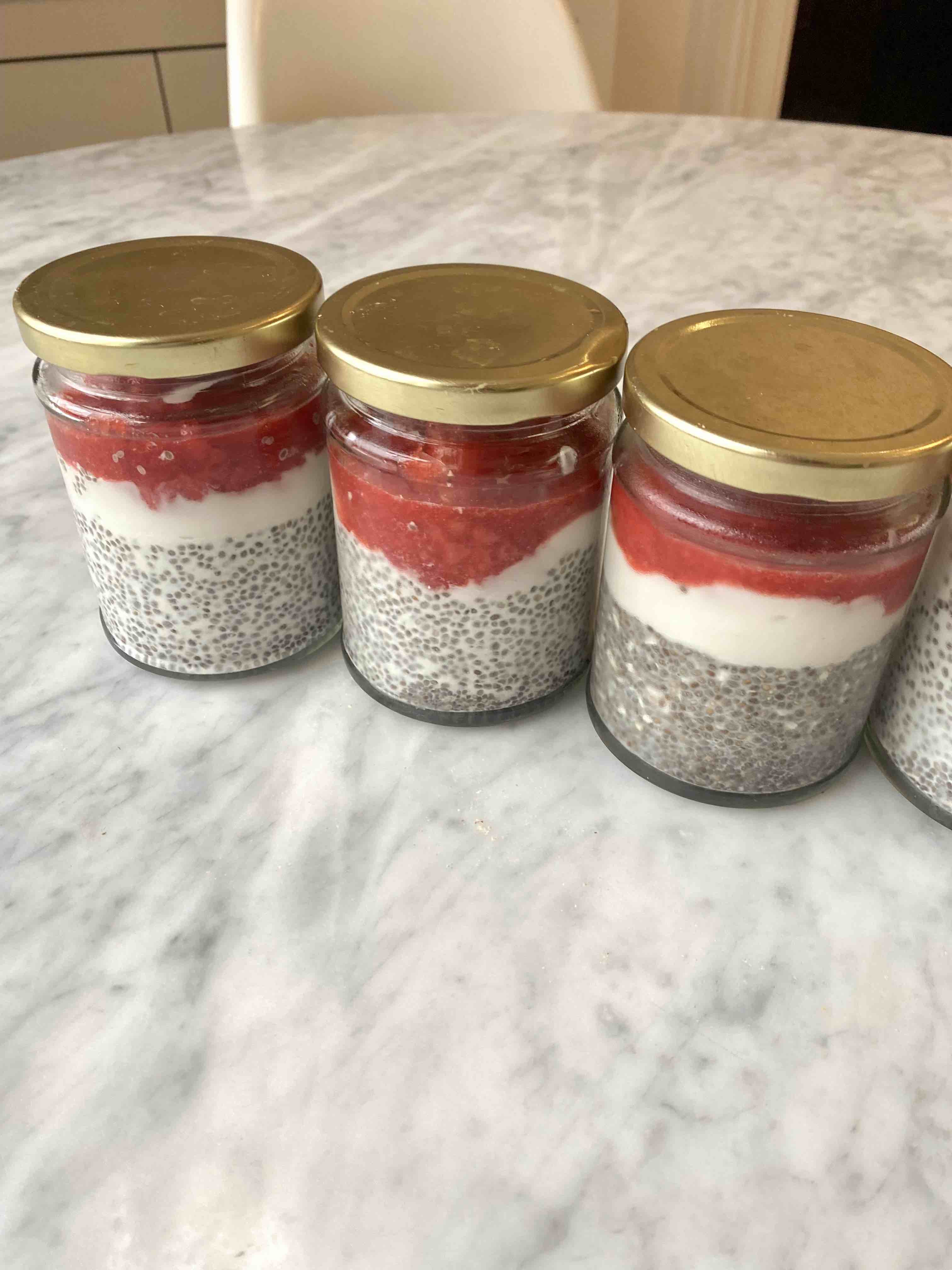 strawberry coconut chia seed pudding (vegan + gluten free)